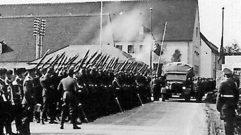 Auf dem Fliegerhorst Giebelstadt wurden die vier Toten mit militärischen Ehren beigesetzt. Foto: Archiv Seidlitz