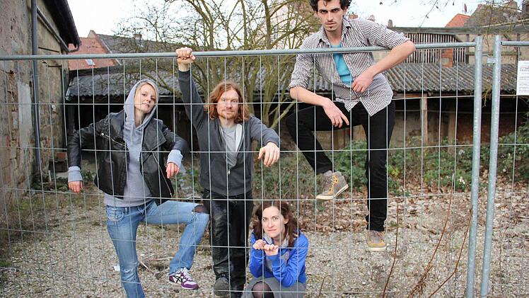 Olga Seehafer, Benjamin Bochmann, Heidi Lehnert und Martin Habermeyer, Ensemblemitglieder des neuen "Theaters im Gärtnerviertel". Foto: TiG