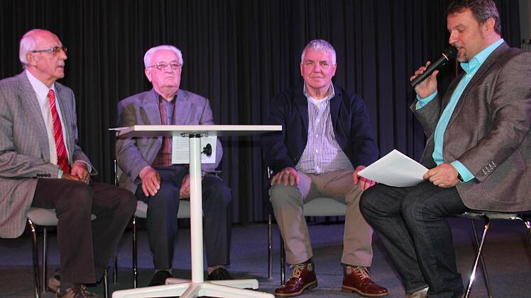 Talkrunde über frühere Zeiten und Veränderungen: Günther Schnabel, Walter Schmidt, Jürgen Kammerer und Philipp Arnold (von links)