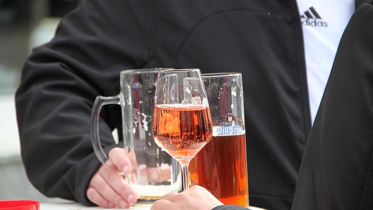 Stimmung pur am Stand der Karnevalisten Foto: Alexander Martin