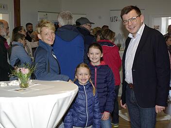 Beim Tag der offenen Tür im Hammelburger Rathaus hieß Bürgermeister Armin Warmuth ganz junge Besucher  besonders herzlich willkommen. Winfried Ehling