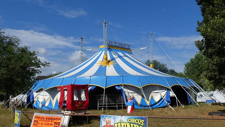 Das Zelt des Circus Henry Foto: CT/P. Nowak