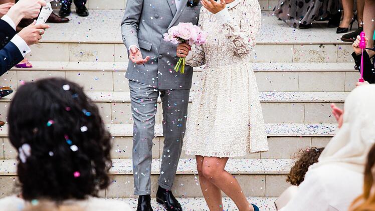 Hochzeitsfeier in Meeder: Polizeieinsatz wegen betrunkener Mutter des Br&auml;utigams