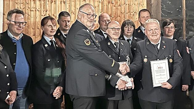 Die Freiwillige Feuerwehr Katschenreuth hat ihre verdienten Mitglieder ausgezeichnet.