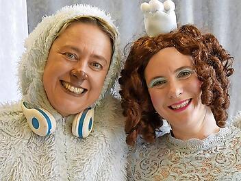 Mit seiner Musik bringt der Eisb&auml;r das gefrorene Herz der Eisprinzessin zum Schmelzen.