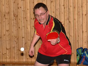 Spitzenreiter in der 3. Kreisliga West ist der FC Pressig. Thomas Kestel spielt in der "Mitte" und blieb in allen neun absolvierten Paarungen ohne Niederlage.  Foto: Hans Franz
