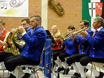In den Frühling begleiteten die Untererthaler Musikanten die zahlreichen Gäste des Konzerts. Gerd Schaar