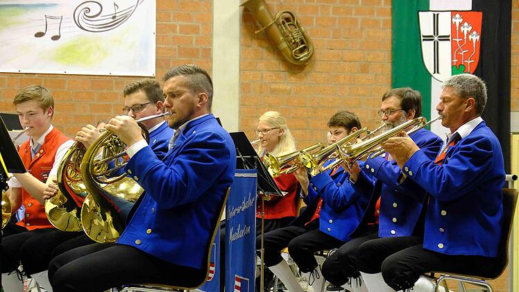 In den Frühling begleiteten die Untererthaler Musikanten die zahlreichen Gäste des Konzerts. Gerd Schaar