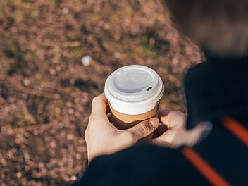 Kleines Mädchen (3) in Würzburg mit heißem Kaffee überschüttet