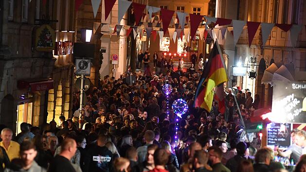 Zahlreiche Besucher, aber nur wenige Straftaten. Die Bilanz zur Sandkerwa 2018 f&auml;llt &uuml;berwiegend positiv aus. Foto: Ronald Rinklef