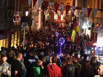 Zahlreiche Besucher, aber nur wenige Straftaten. Die Bilanz zur Sandkerwa 2018 fällt überwiegend positiv aus. Foto: Ronald Rinklef