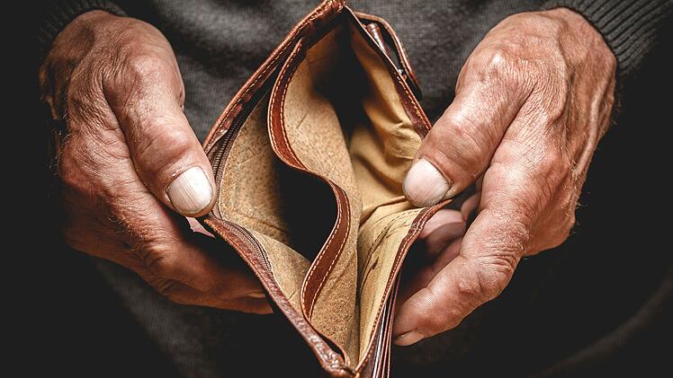 Senior see the empty purse