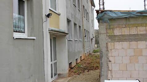 Was aus den angefangenen Aufzugsschächten (rechts) wird, hängt davon ab, ob Penthäuser gebaut werden. Foto: Andreas Dorsch