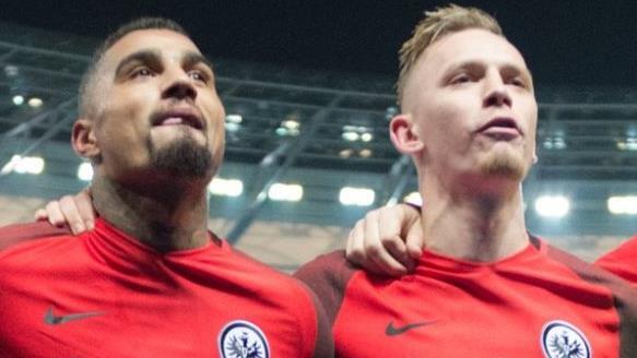 Wolf mit Kumpel Kevin-Prince Boateng nach dem Sieg in Berlin.