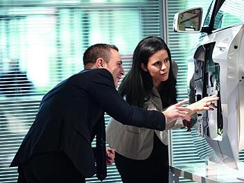 In Leichtbau-T&uuml;rsystemen von Brose sind heute alle wesentlichen Funktionen der T&uuml;r wie Fensterheber, Schloss, Zentralverriegelung, Lautsprecher, Seitenairbag, Aufprallschutz und Kabelsatz integriert. Foto: Brose