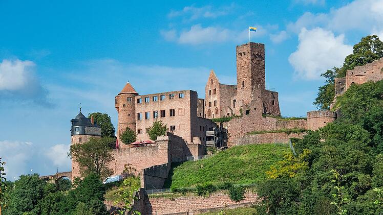 Die Burg Wertheim liegt auf der 4. Etappe des Fernwanderwegs im Taubertal.