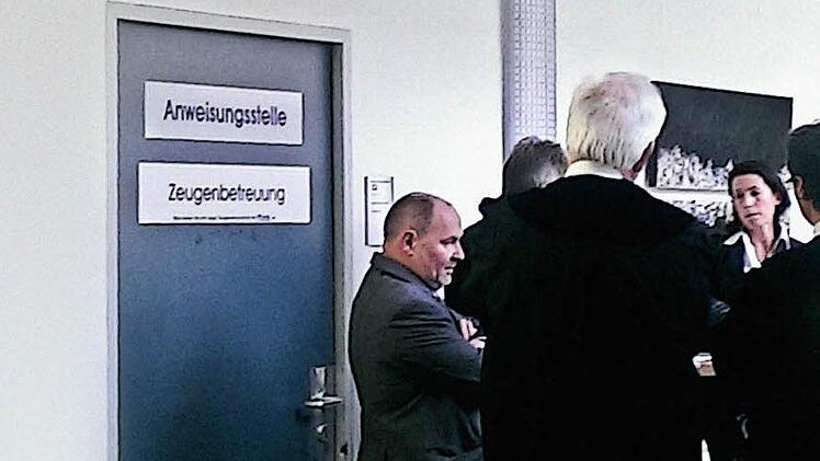 Verhandlungen auf dem Flur : Die Parteien einigten sich gestern ohne Urteil.  Foto: Simone Bastian