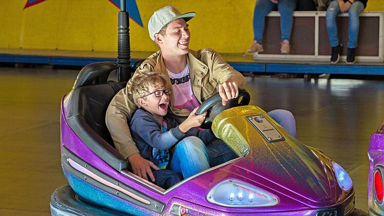 Viel Spaß hatten die der Haßfurter Kirchweih beim Auto-Skooter-Fahren.Ulrike Langer