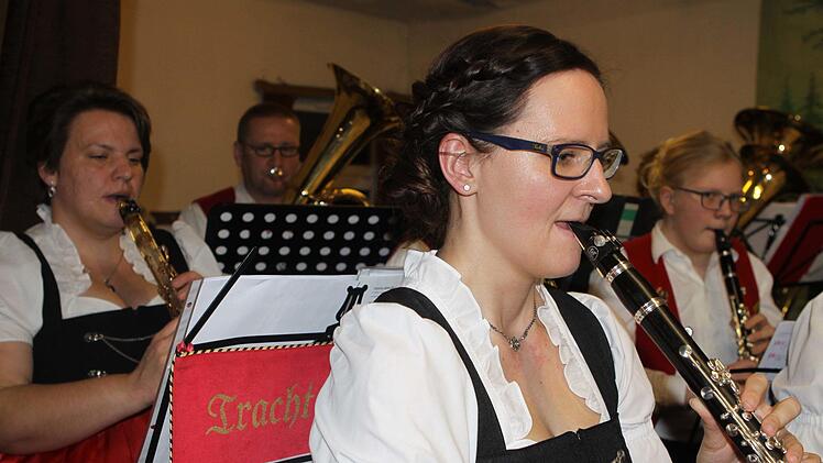Der gasgebende Musikverein Zeyern erfreute die Besucher mit zünftiger Unterhaltungsmusik.