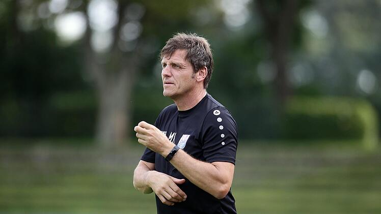 FCE-Trainer Michael Hutzler