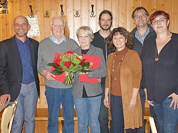 Die Ehrung (v.&nbsp;l.): Matthias G&ouml;tz, Horst und Marga Gemeinhardt, Mathias Starick, Martina Stamm-Fibich, Rainer Wansch und Eva Ehrhardt-Od&ouml;rfer Foto: privat