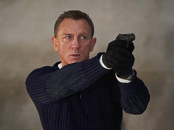 So kennt man James Bond, hier in "James Bond 007: Keine Zeit zu sterben" dargestellt von Daniel Craig: als taffen, entschlossenen Agenten, der mit einer Waffe ausgestattet ist.