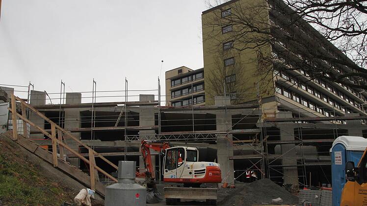 Die Parkhaus-Baustelle: 2016 soll zumindest noch eine Etage geöffnet werden.