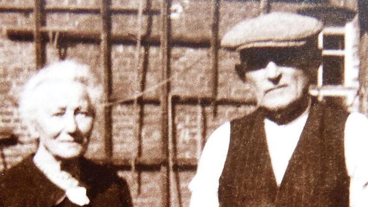 Karl Fleischmann (71) und seine Frau Berta (64) flüchteten am 13. November 1938 aus Aufseß zu ihrem Sohn nach Bayreuth.  Foto: in Arnold Fleischmann - Light & Shadows. A Memoir, Baltimore, 2010, Seite 20/Repro: Franze