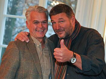 Jetzt Kollegen einer Fraktion: Klaus Stieringer (r.) mit dem Bamberger SPD-Stadtrat Armin Andres. Foto: Ronald Rinklef