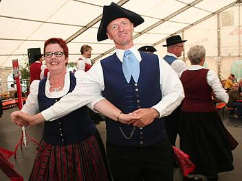 Die Volkstanzfreunde Aischgrund trat am Sonntag auf dem Altstadtfest auf. Foto: Evi Seeger