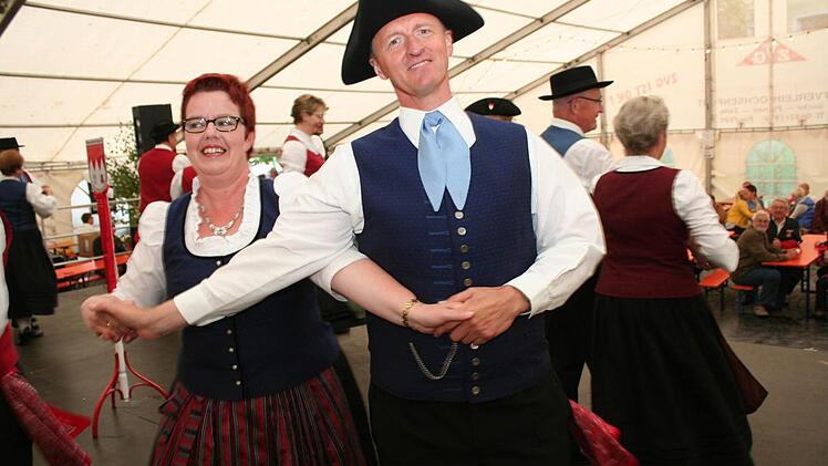 Die Volkstanzfreunde Aischgrund trat am Sonntag auf dem Altstadtfest auf. Foto: Evi Seeger