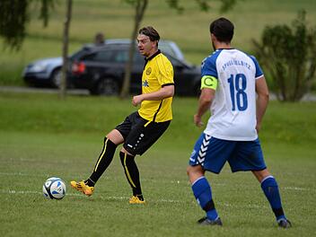 Stefan Kolb ist inzwischen der zehnten Spieler der SpVgg Bayreuth, der im Sommer zum TSV Neudrossenfeld gewechselt ist. Der 25-jährige Stürmer ist allerdings derzeit noch verletzt. Foto: Peter Mularczyk