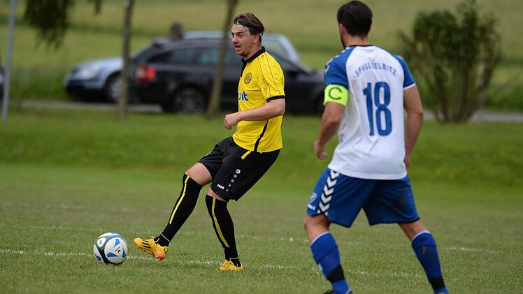Stefan Kolb ist inzwischen der zehnten Spieler der SpVgg Bayreuth, der im Sommer zum TSV Neudrossenfeld gewechselt ist. Der 25-jährige Stürmer ist allerdings derzeit noch verletzt. Foto: Peter Mularczyk