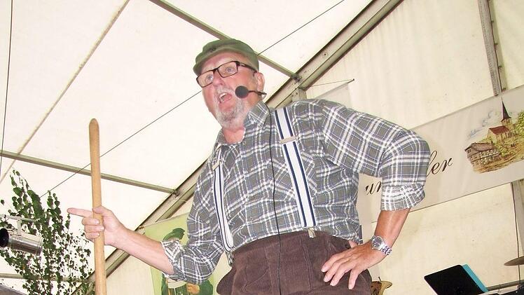 Der "Merlacher Schmied" Ottmar Höhn strapazierte bei seinem Vortrag das Zwerchfell der Gäste. Foto: Martin Koch