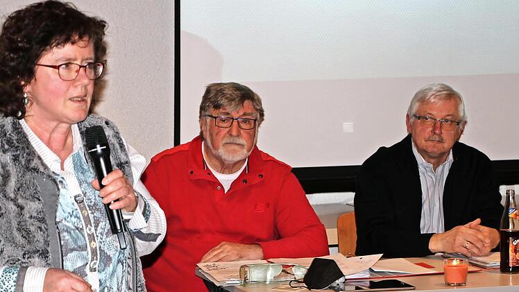 Wer weiß noch etwas über die Todesmärsche kurz vor Ende des Zweiten Weltkriegs in der Region oder über die heimischen Opfer der Euthanasie? Dies würden (von links) die Neustadter Stadtheimatpflegerin Isolde Kalter, Horst Mohr und der Wallenfelser Ortsheimatpfleger Franz Behrschmidt gerne wissen.