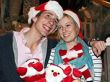Hoffentlich kommt ein Knecht Ruprecht! Anton und Cecily vertreiben sich das Warten mit lustigen Erinnerungen aus ihrer Kindheit.