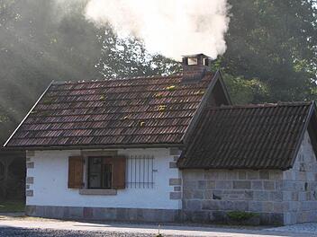 Der Ofen ist schon kräftig angeheizt. Fotos: Ulrike Müller