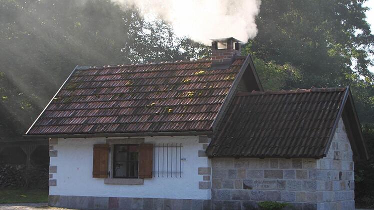 Der Ofen ist schon kräftig angeheizt. Fotos: Ulrike Müller
