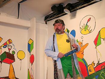 Hans Singer in Aktion beim Fasching 2013 - er wurde nun zum Ehrenmitglied des TSV Lonnerstadt ernannt.  Foto: Archiv/Evi Seeger