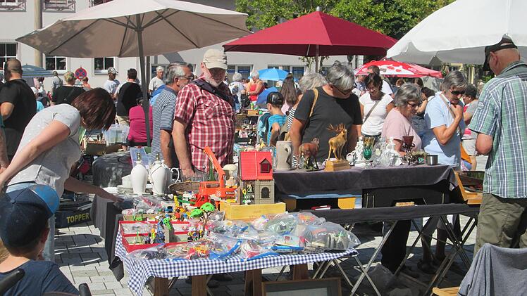 Am ersten Juli-Wochenende veranstaltet auch die HaKaGe ihren Flohmarkt rund um den Viehmarkt. Er ist Teil des traditionellen Hamma Damma-Treibens.