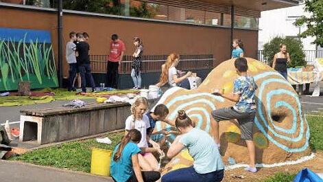 Für ihren Traumpausenhof an der Strullendorfer Grund- und Mittelschule legten sich die Schüler mächtig ins Zeug. Foto: Andrea Spörlein