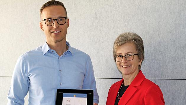 Holger Bezold und Projektbetreuerin Elke Elm  Foto: PR