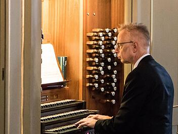 Peter Stenglein hat an der Schuke-Orgel von St. Moriz eine neue CD eingespielt.