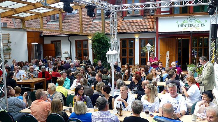 Vorsitzender Siegfried Küspert bei seiner Saisonabschluss-Rede Foto: Dieter Hübner