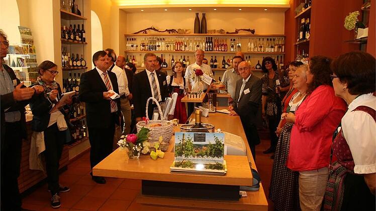 Ein Besuch in der Vinothek durfte natürlich nicht fehlen. Foto: Molitor