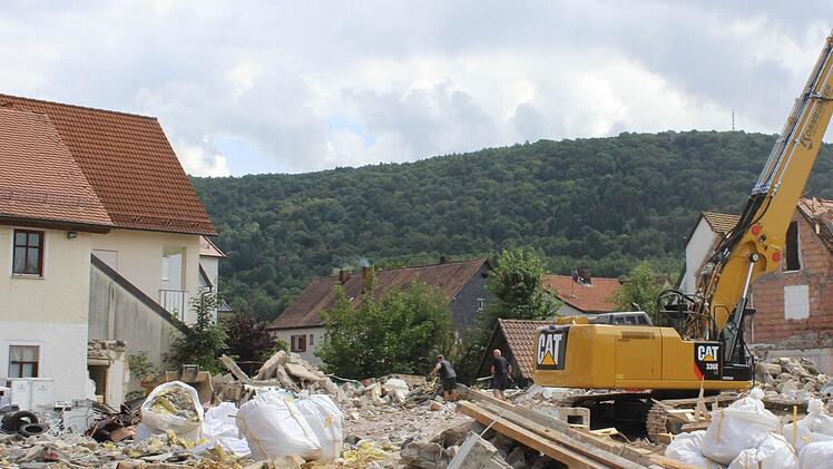 Die Abrissarbeiten bei der Seußwiese neigen sich dem Ende zu. Foto: fra-press