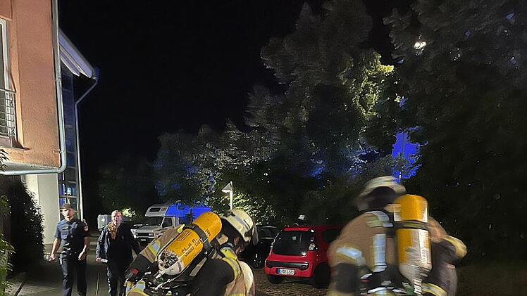Bamberg: Rauchgeruch in Wohnhaus sorgt für nächtlichen Feuerwehreinsatz