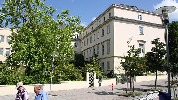 Auf Initiative des Stadtrates lässt der Freistaat prüfen, ob der Neumann-Flügel schützenswert ist oder auch mit abgerissen werden könnte. Fotos: Ralf Ruppert