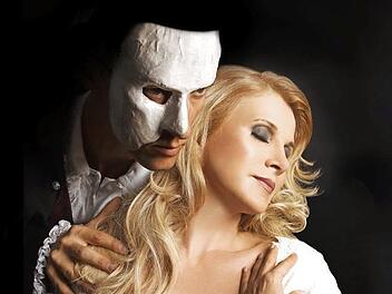 Axel Olzinger und Deborah Sasson im "Phantom der Oper" Foto: PR