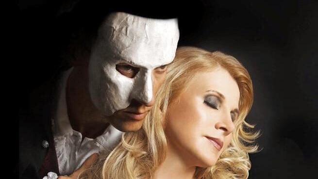Axel Olzinger und Deborah Sasson im "Phantom der Oper" Foto: PR